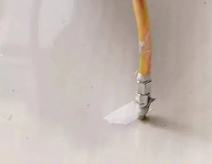 宁都瓷砖空鼓维修公司专业解答在瓷砖铺贴过程中，如果使用的砂料过粗（如全部使用了粗砂），可能会导致以下问题