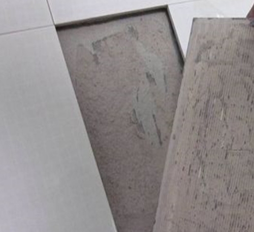 宁都瓷砖空鼓维修公司分享瓷砖铺贴时如果打浆（即涂抹在瓷砖背面和基层上的砂浆或瓷砖胶）过少，会带来以下问题